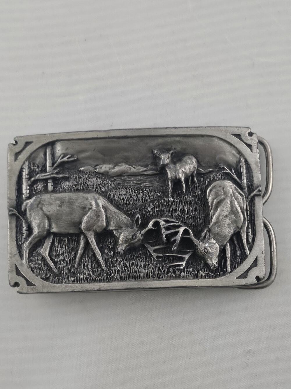 1983 Siskiyou Buckle Company Belt Buckle Deer Rutting A-27
